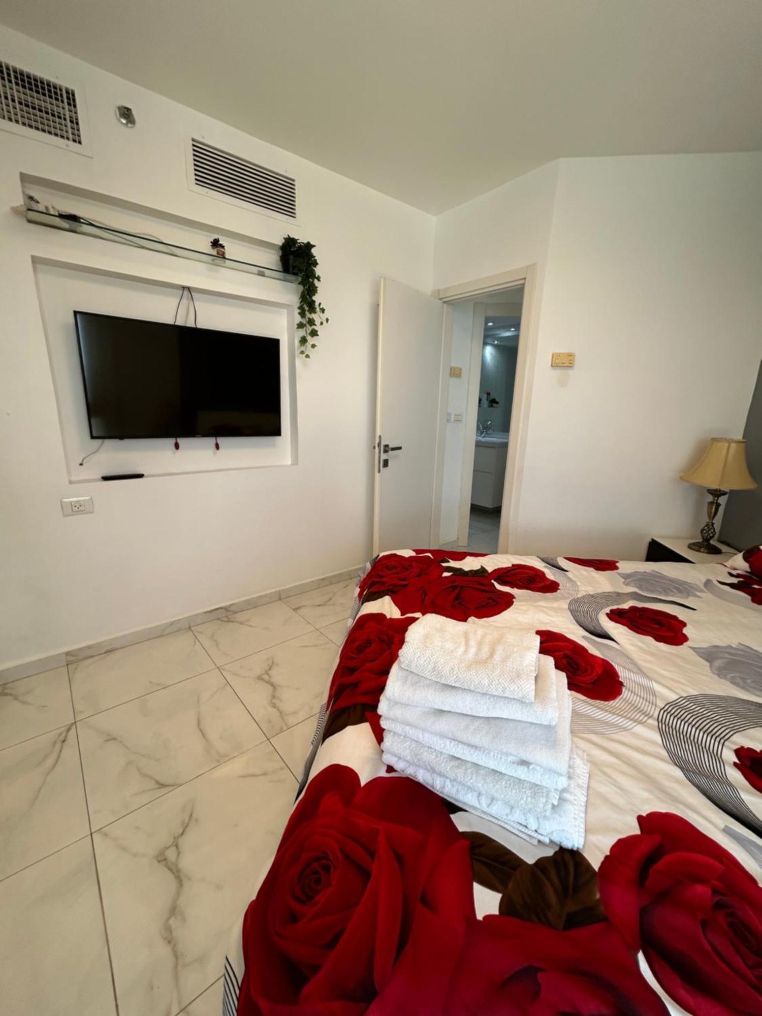 Amazing Suite On The Sea-סוויטה מדהימה על הים Bat Yam Exterior photo